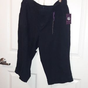 BRAND NEW capris short